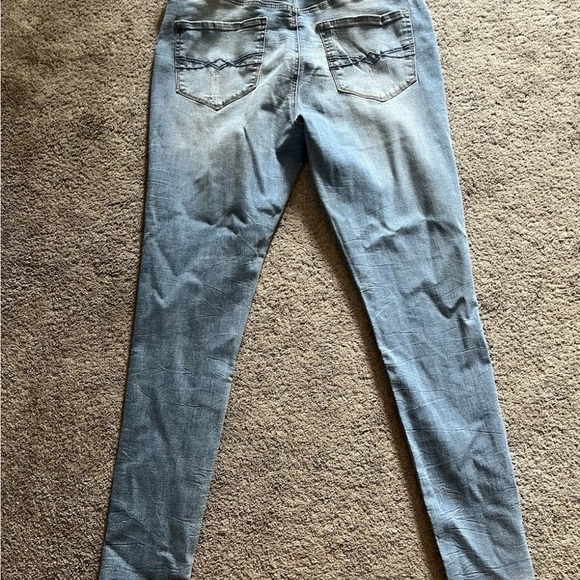 Women’s High Rise Mudd Jeans
Size 13 - Picture 2 of 3